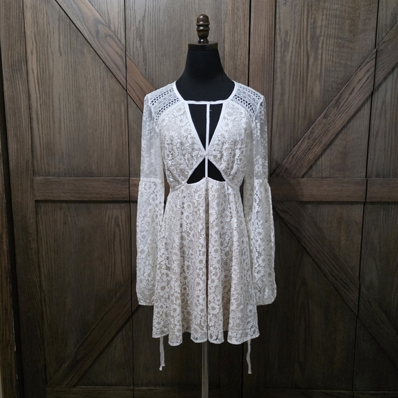 For Love And Lemons Dresses & Skirts - NWOT For Love And Lemons Ivory Lace Dress